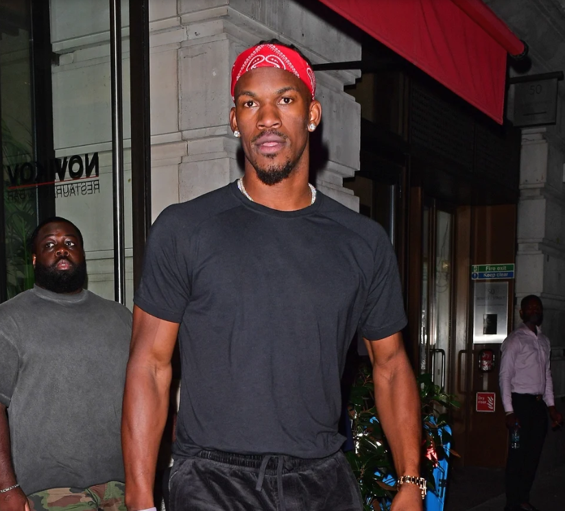 Şakira məşhur basketbolçu ilə görüntüləndi - FOTOLAR